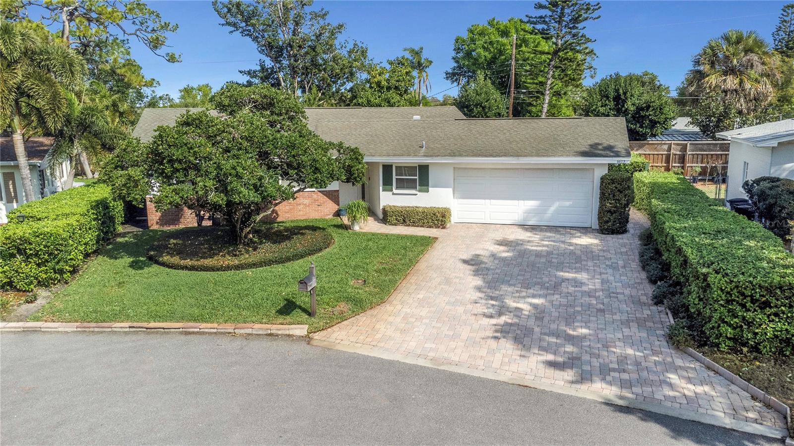 Maticulously Maintained Florida Ranch 3/2/2