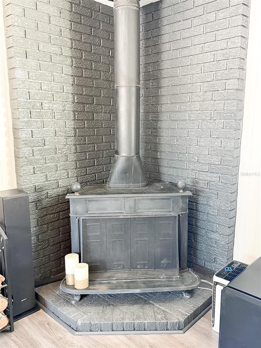 Actual wood burning stove that works VERY WELL! Owners will miss this feature!