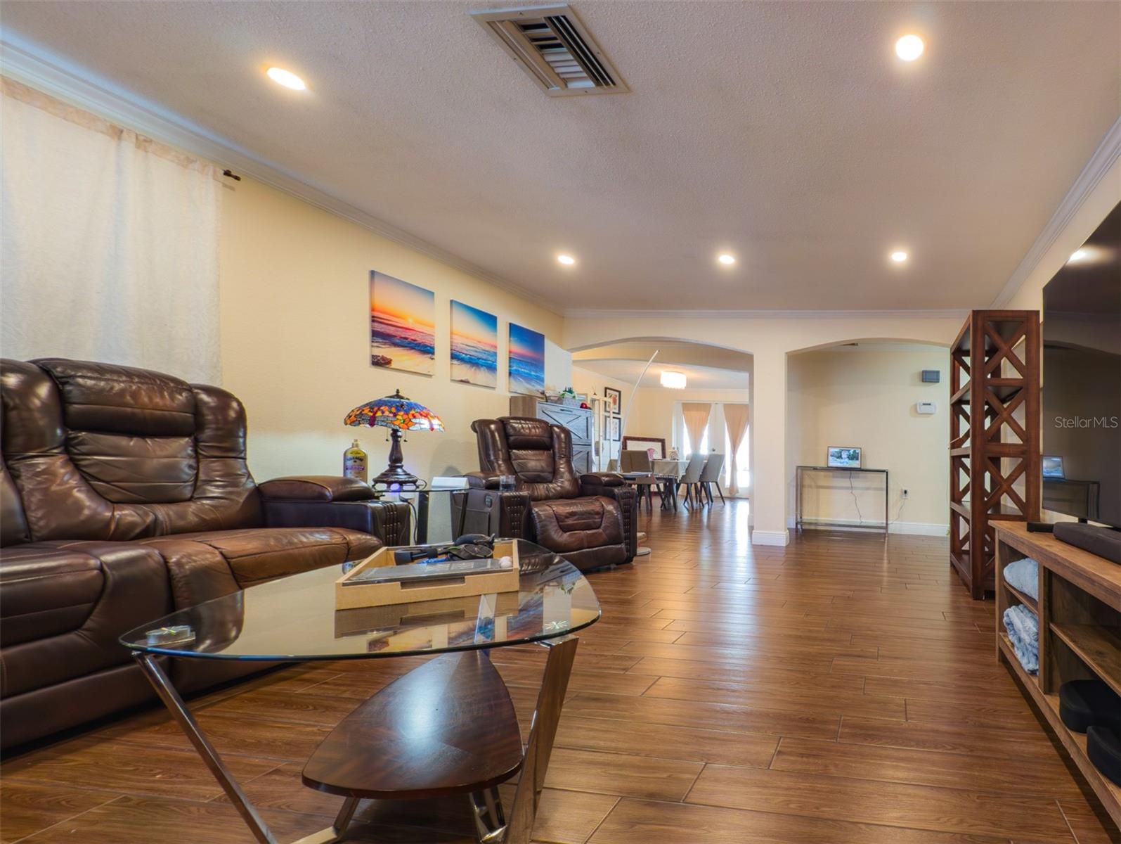 Spacious living room