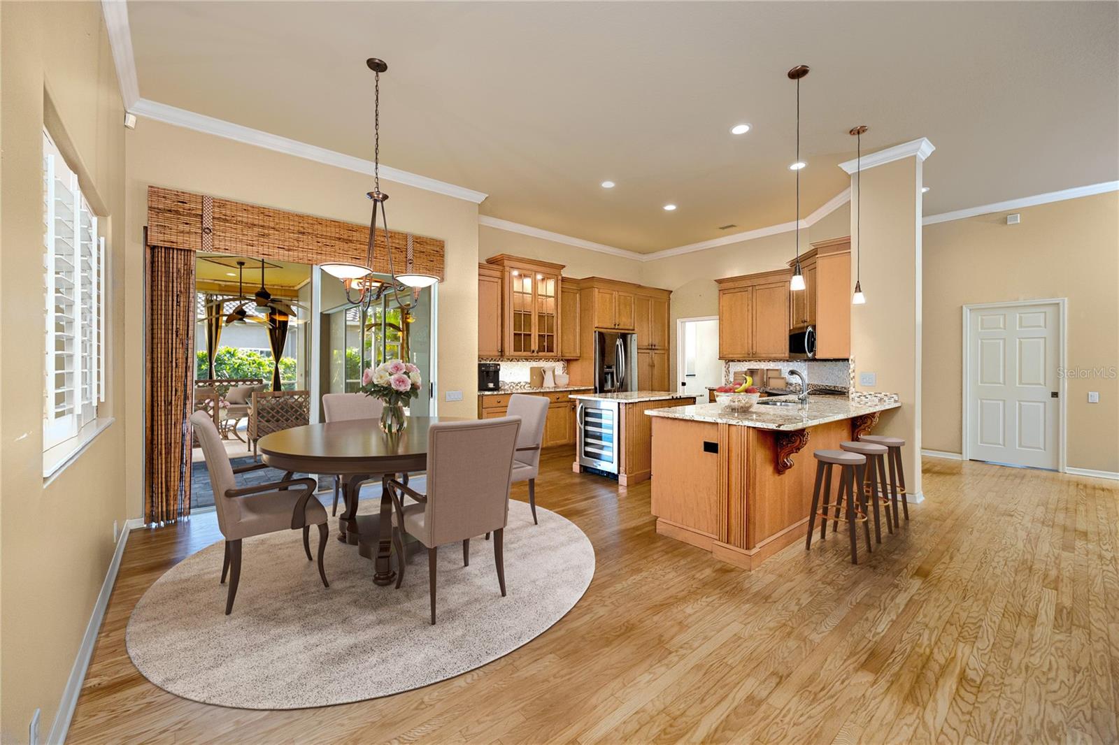 Casual dining nook flows to kitchen & family room · 1471 Briargrove Way Oldsmar FL 34677