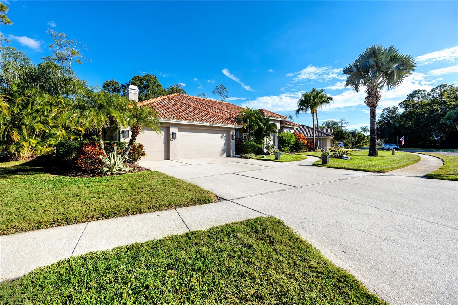 Three Car Garage, Aberdeen East Lake Woodlands · Oldsmar FL 34677