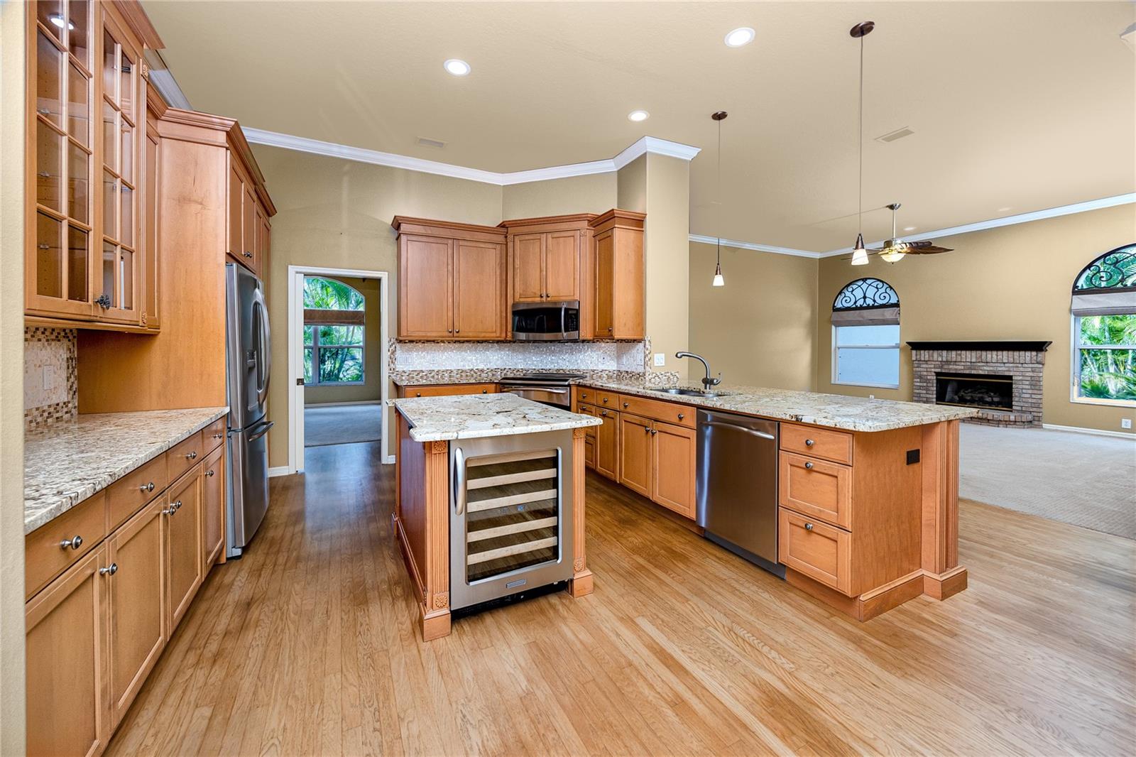 Open concept kitchen flows to family room · 1471 Briargrove Way Oldsmar FL 34677