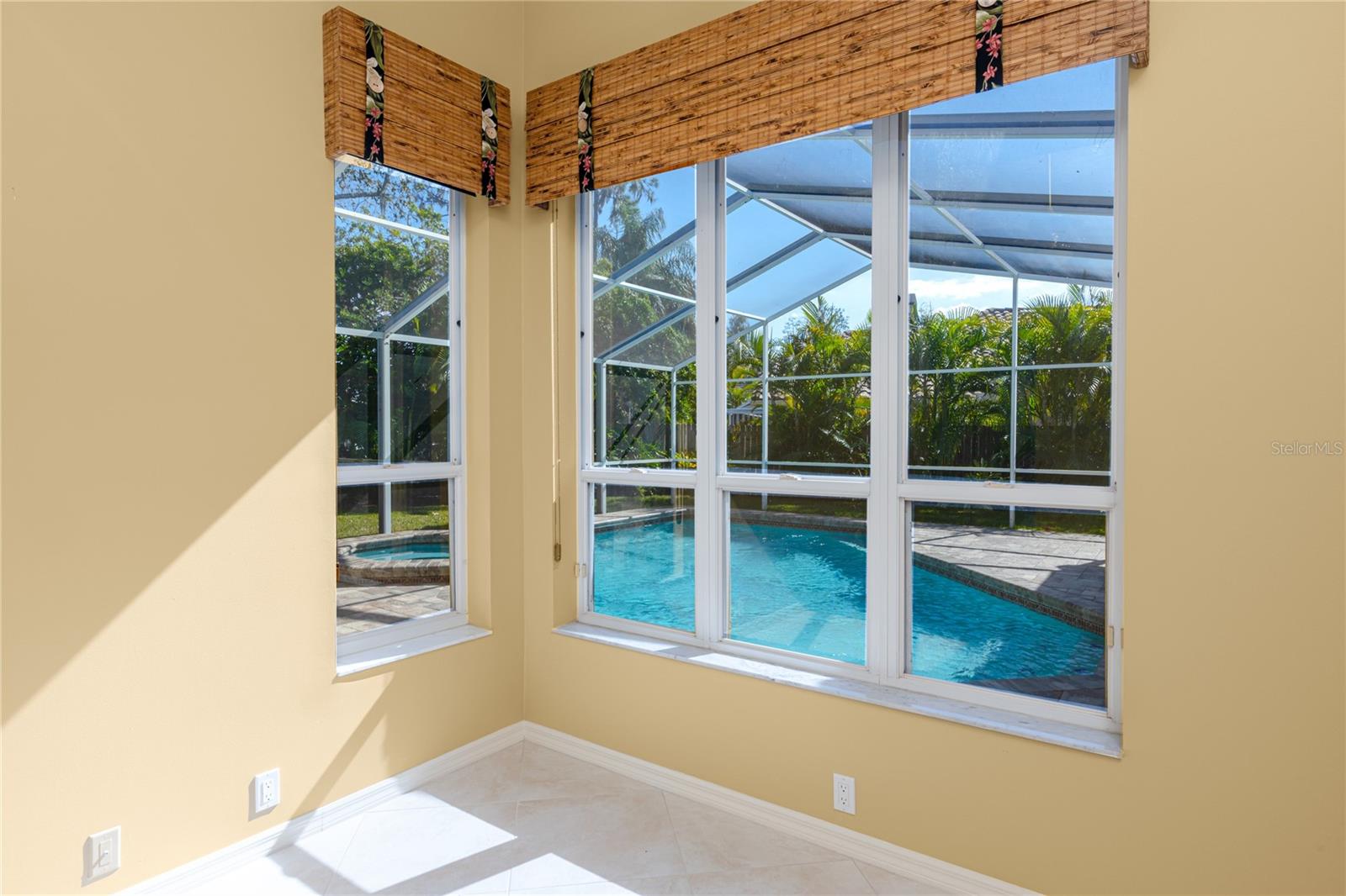 Flexible bonus room, home office or playroom option · 1471 Briargrove Way Oldsmar FL 34677