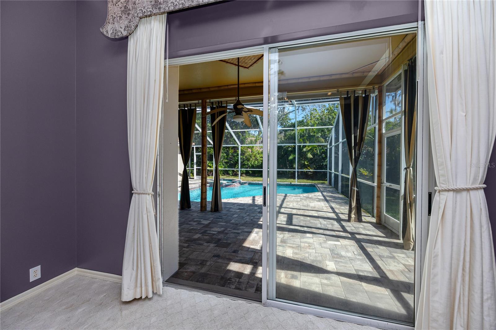 King-sized primary suite w/ patio access · 1471 Briargrove Way Oldsmar 34677