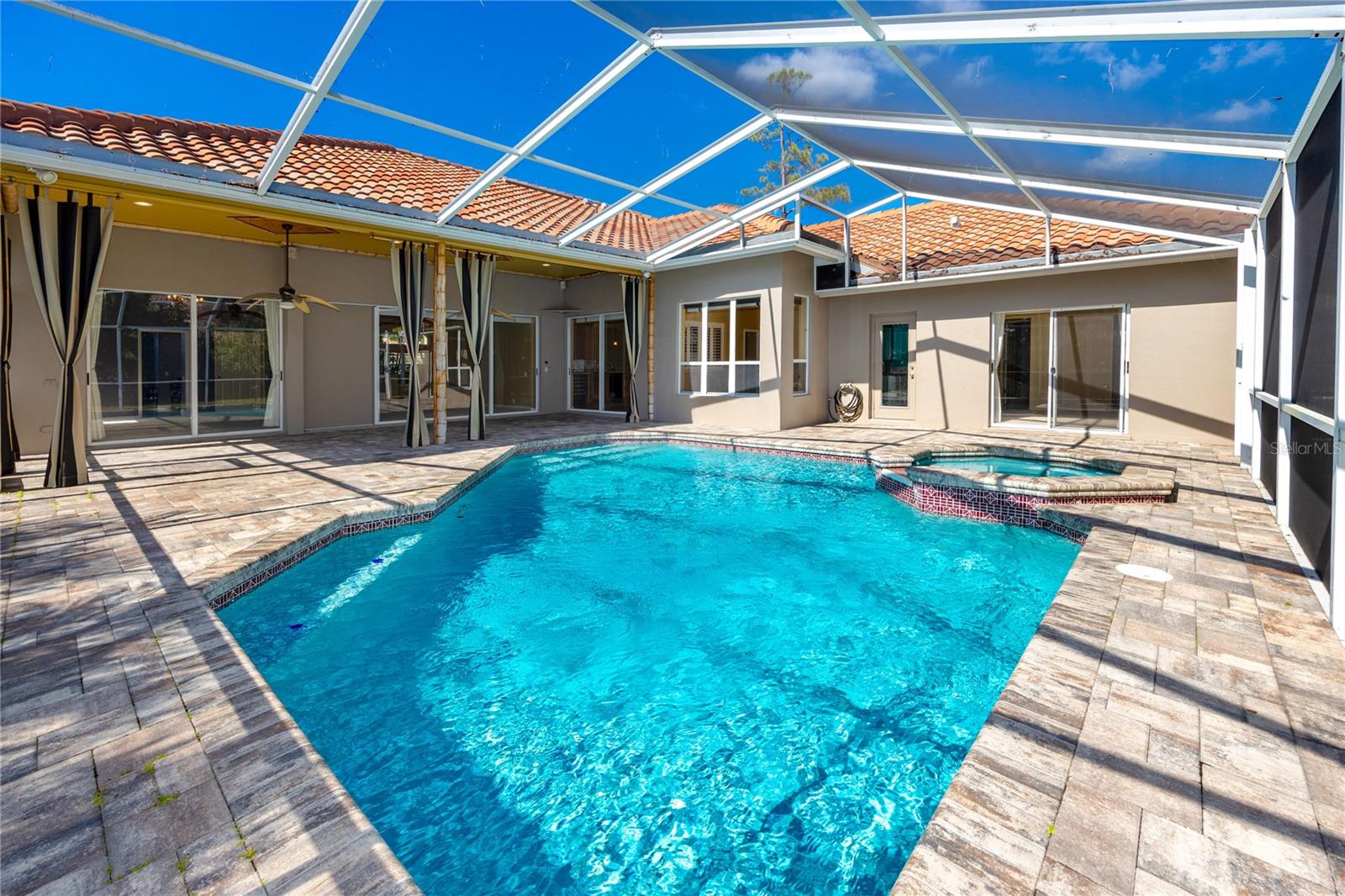 Premium paver lanai, screened pool enclosure · 1471 Briargrove Way Oldsmar FL 34677