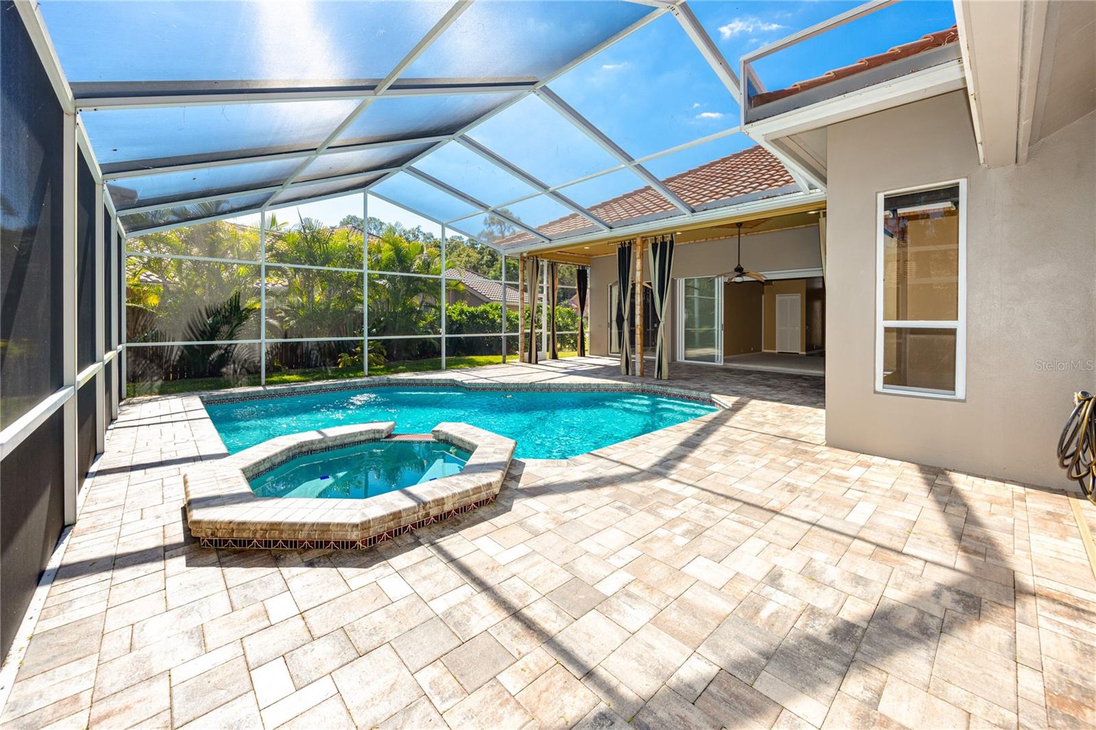 Pool & spa oasis, screened enclosure · 1471 Briargrove Way Oldsmar FL 34677