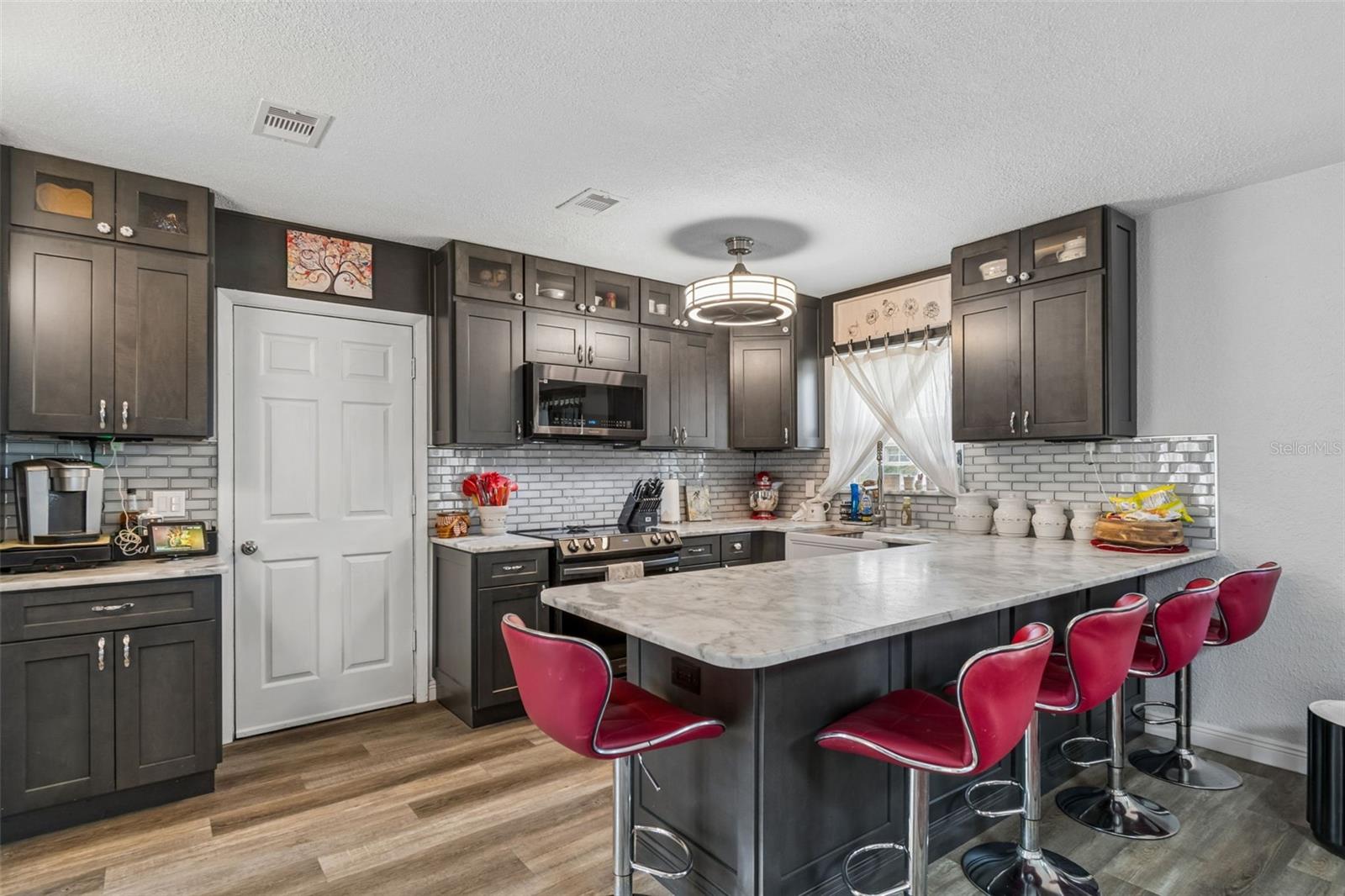 TB8488195