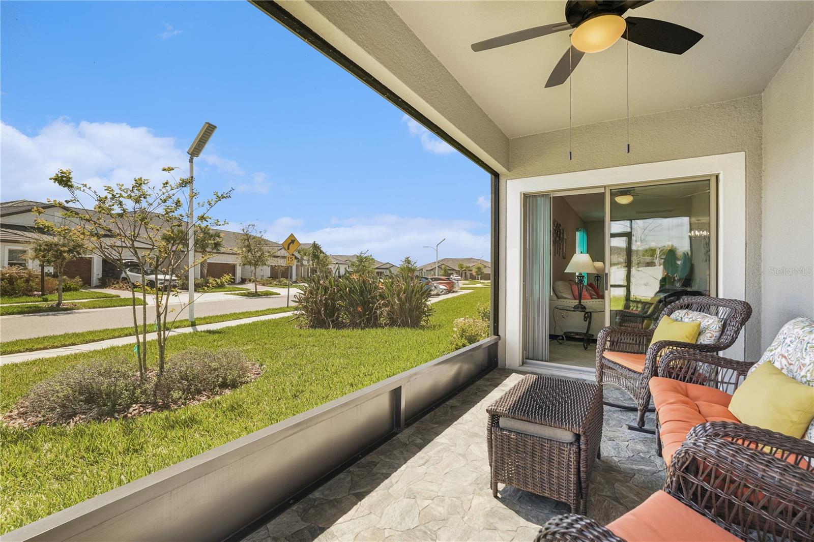 Lanai views on 2 sides!