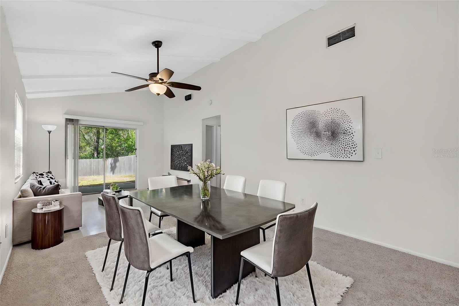 One or more photo(s) have been virtually staged.