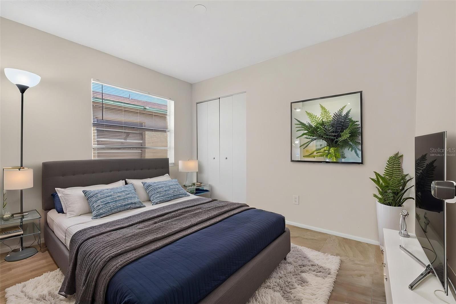 One or more photo(s) have been virtually staged.