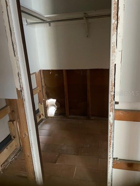 2nd owner suite walk-in closet