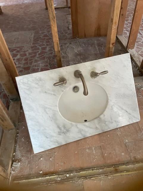 sink for 2nd owner suite bath - no vanity