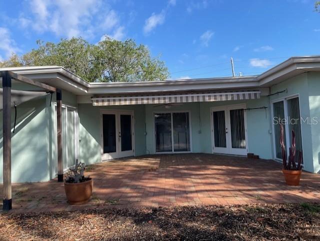 Back "U" shaped brick paver patio