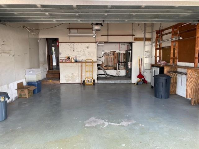 Garage, w/d nook in back