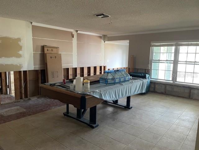 Pool Table and stained glass light does not convey