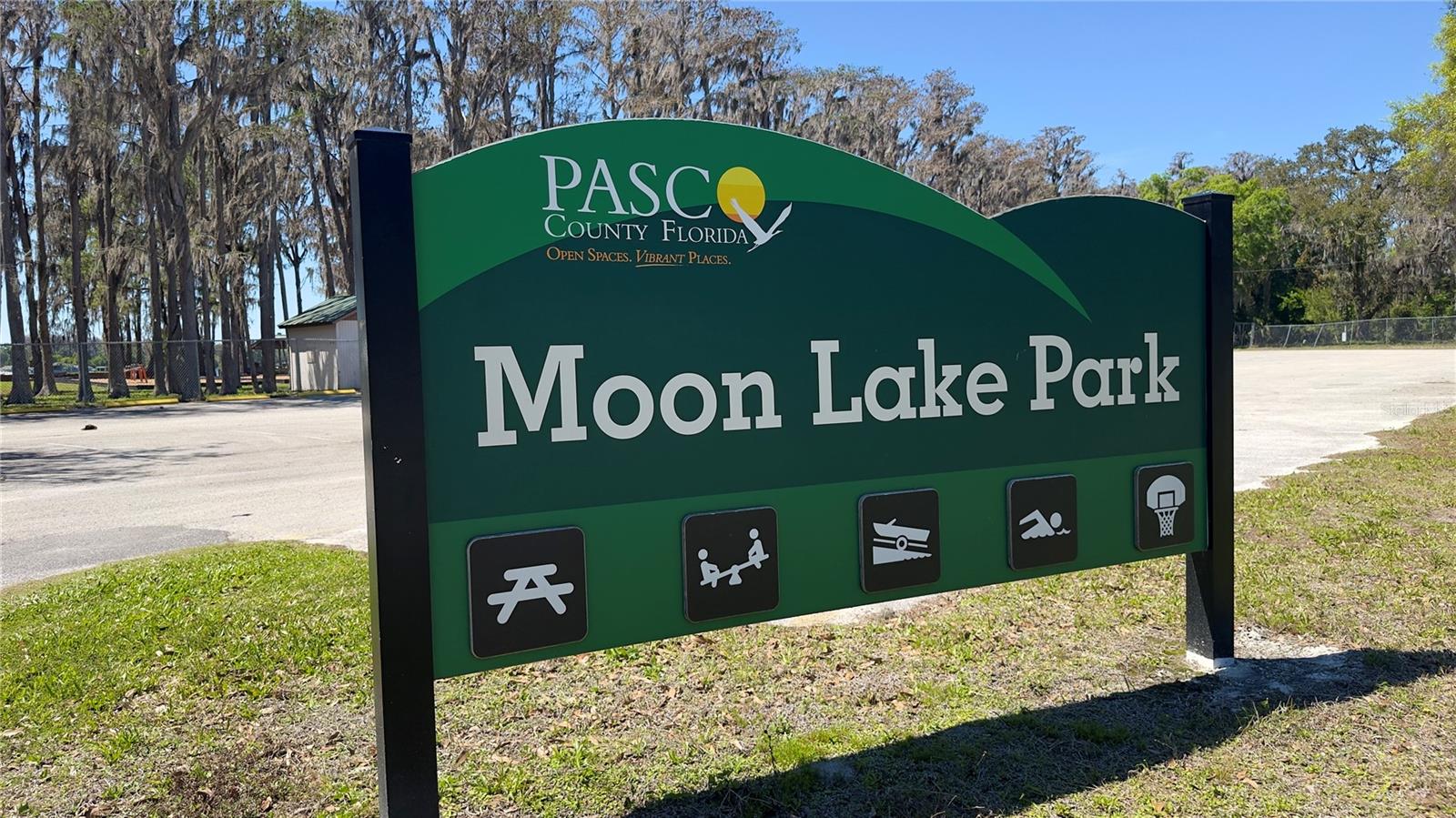 MOON LAKE PARK ENTRY SIGN - COMMUNITY PHOTO