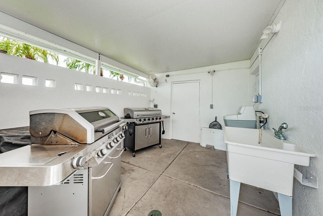 Mainlands grilling area