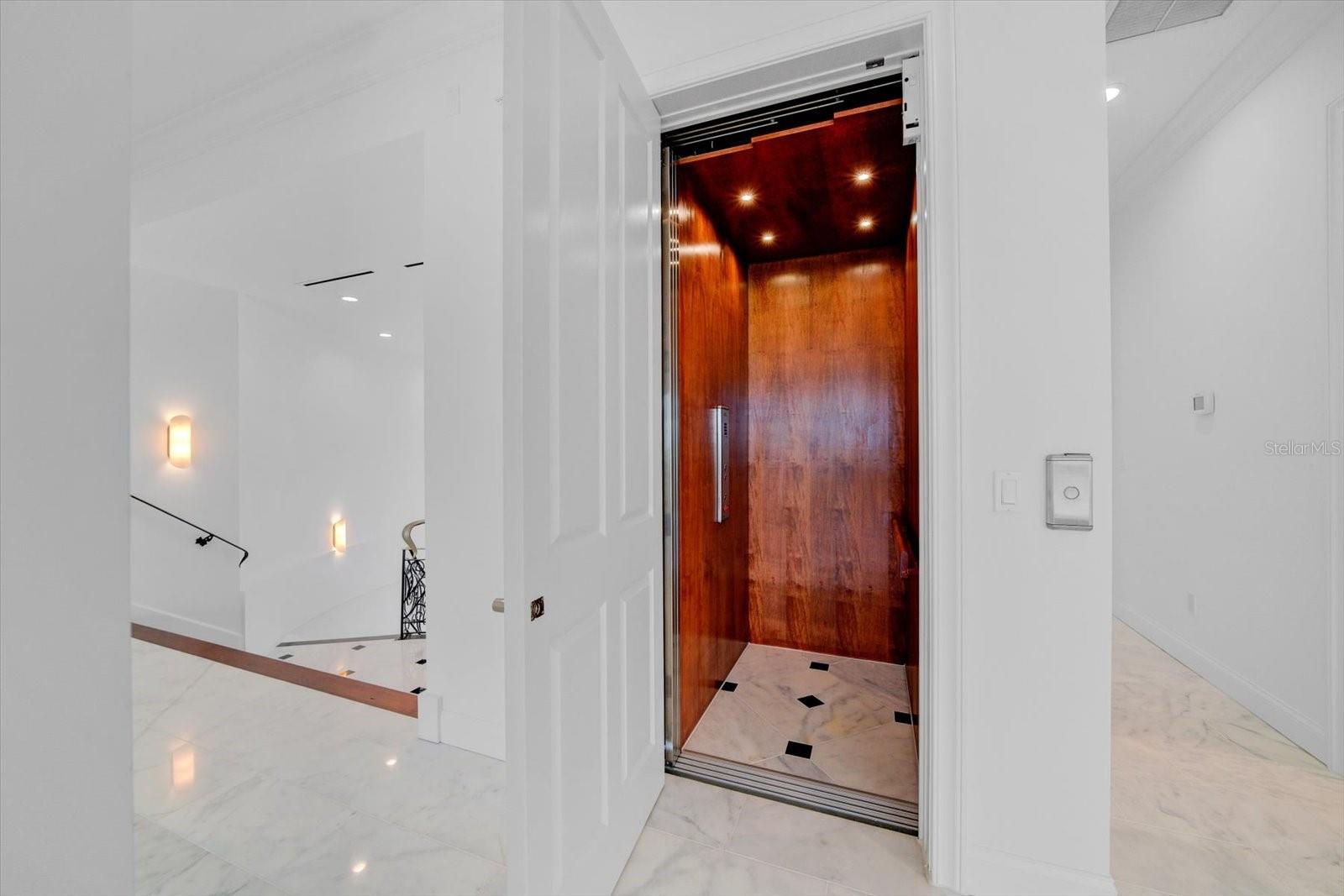 Elevator to all levels