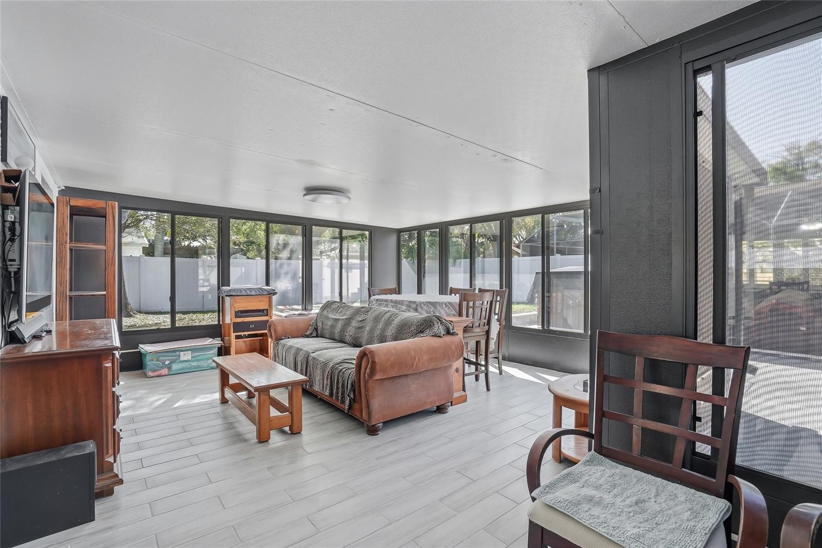 Enclosed porch/Florida Room
