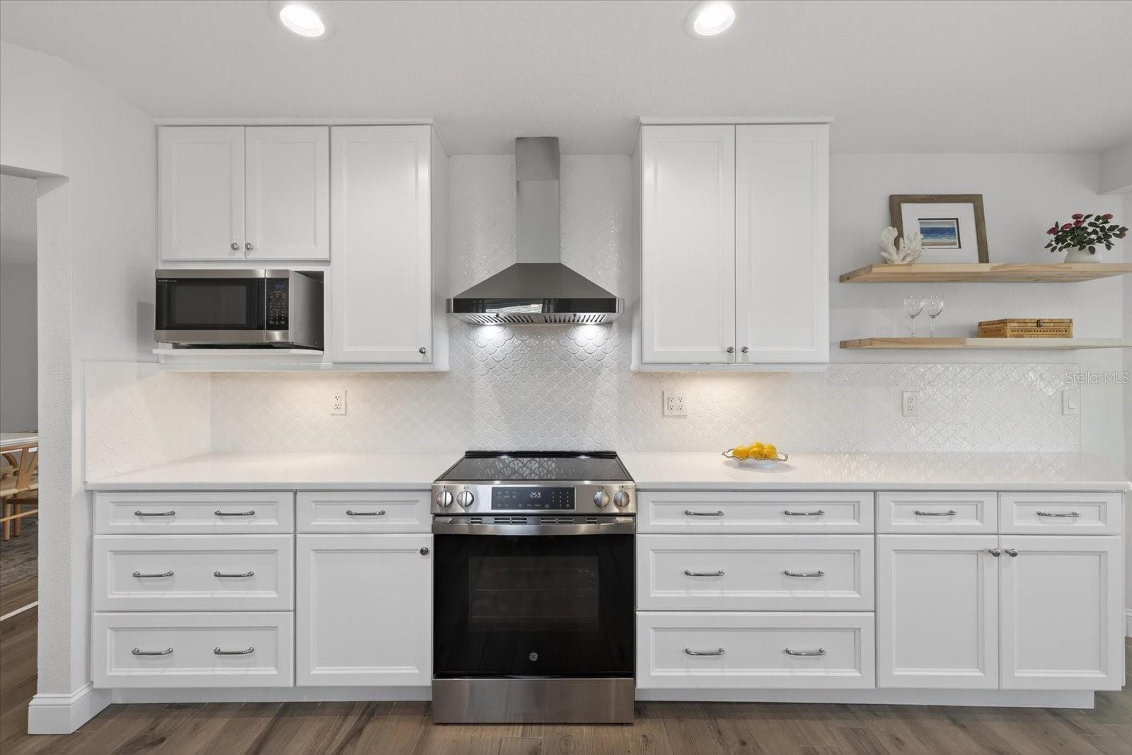 Range with SS Range Hood