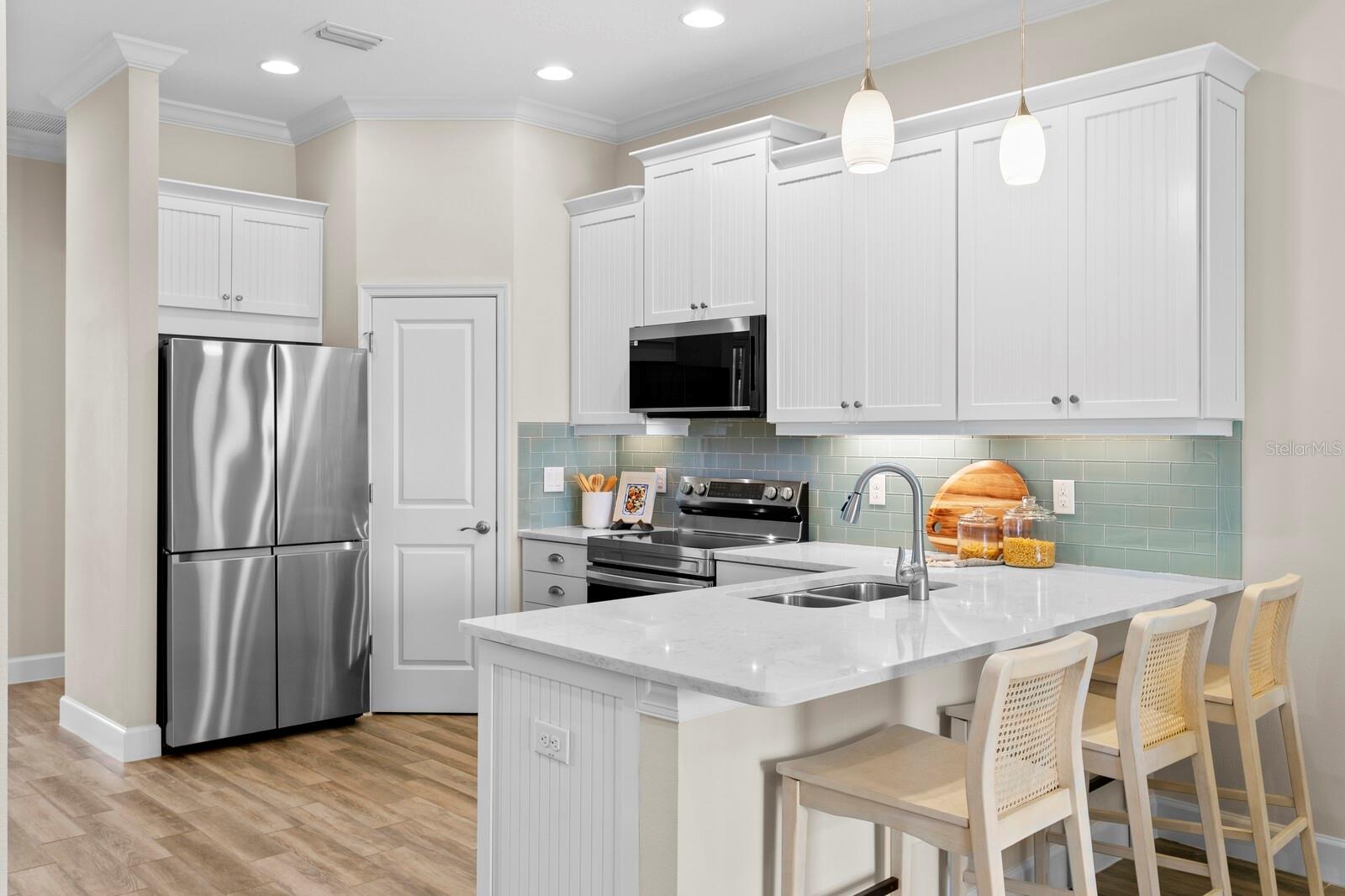 Kitchen with Breakfast Bar