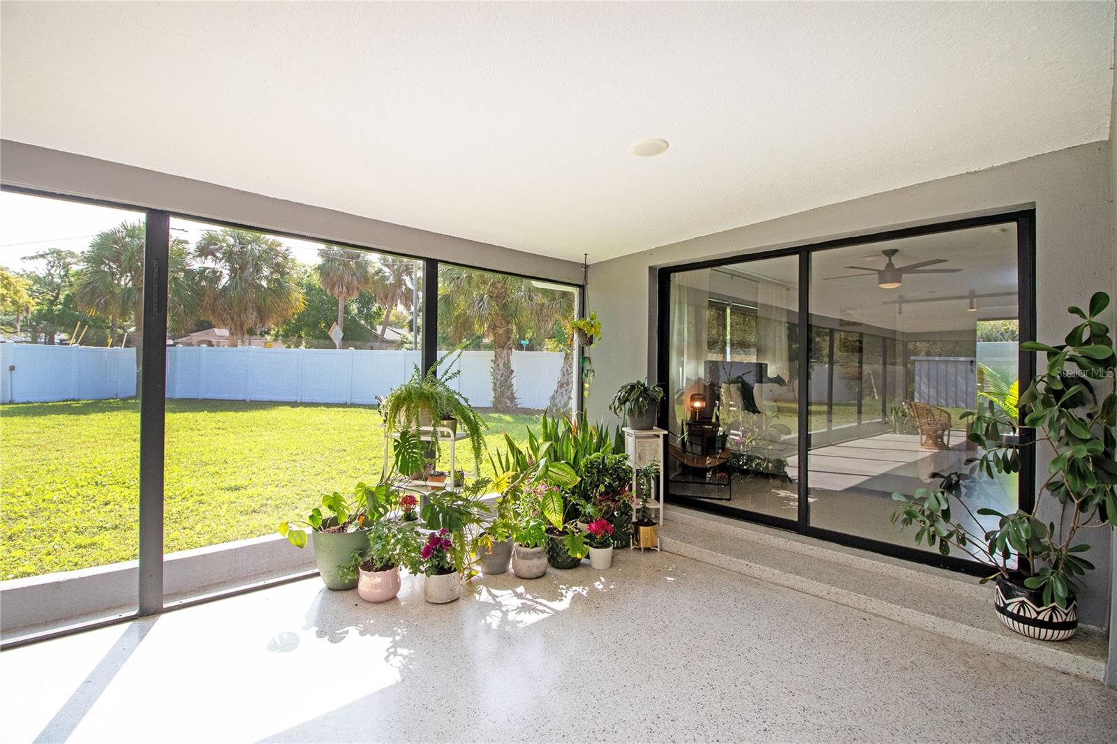 This lanai is everything.