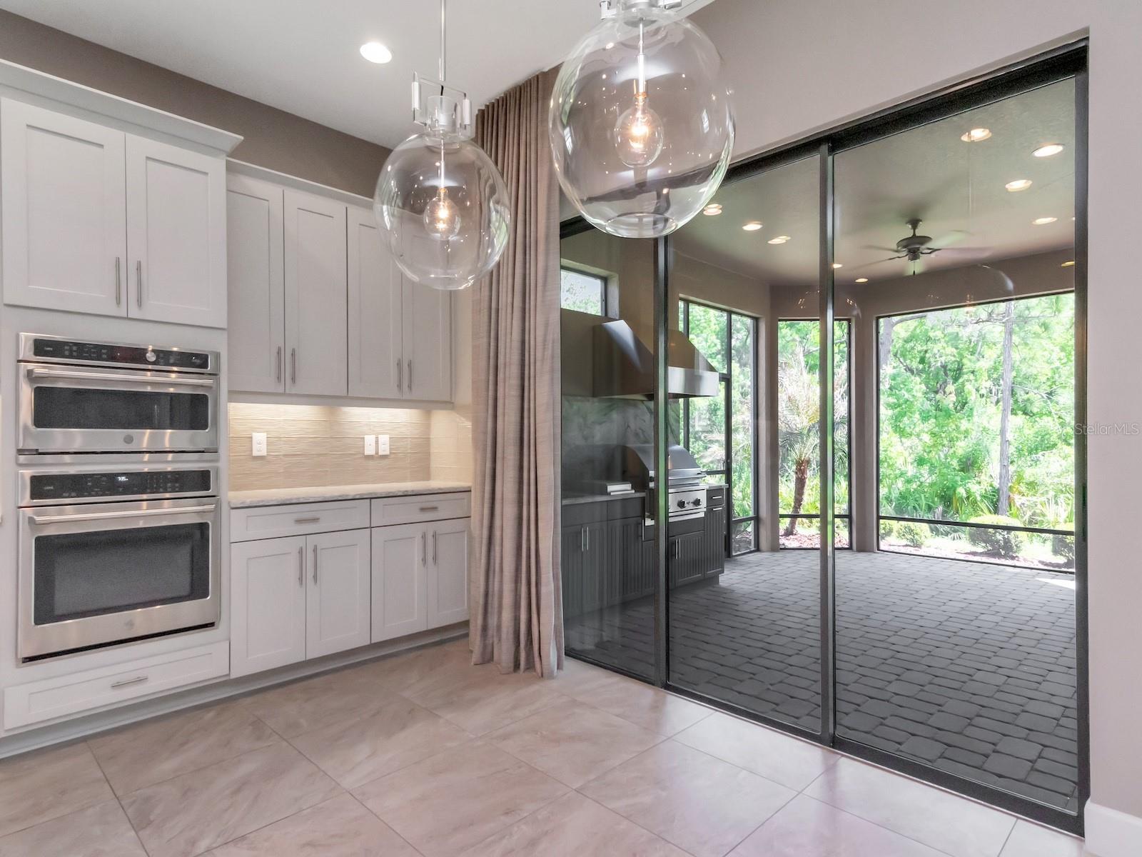 Kitchen breakfast nook