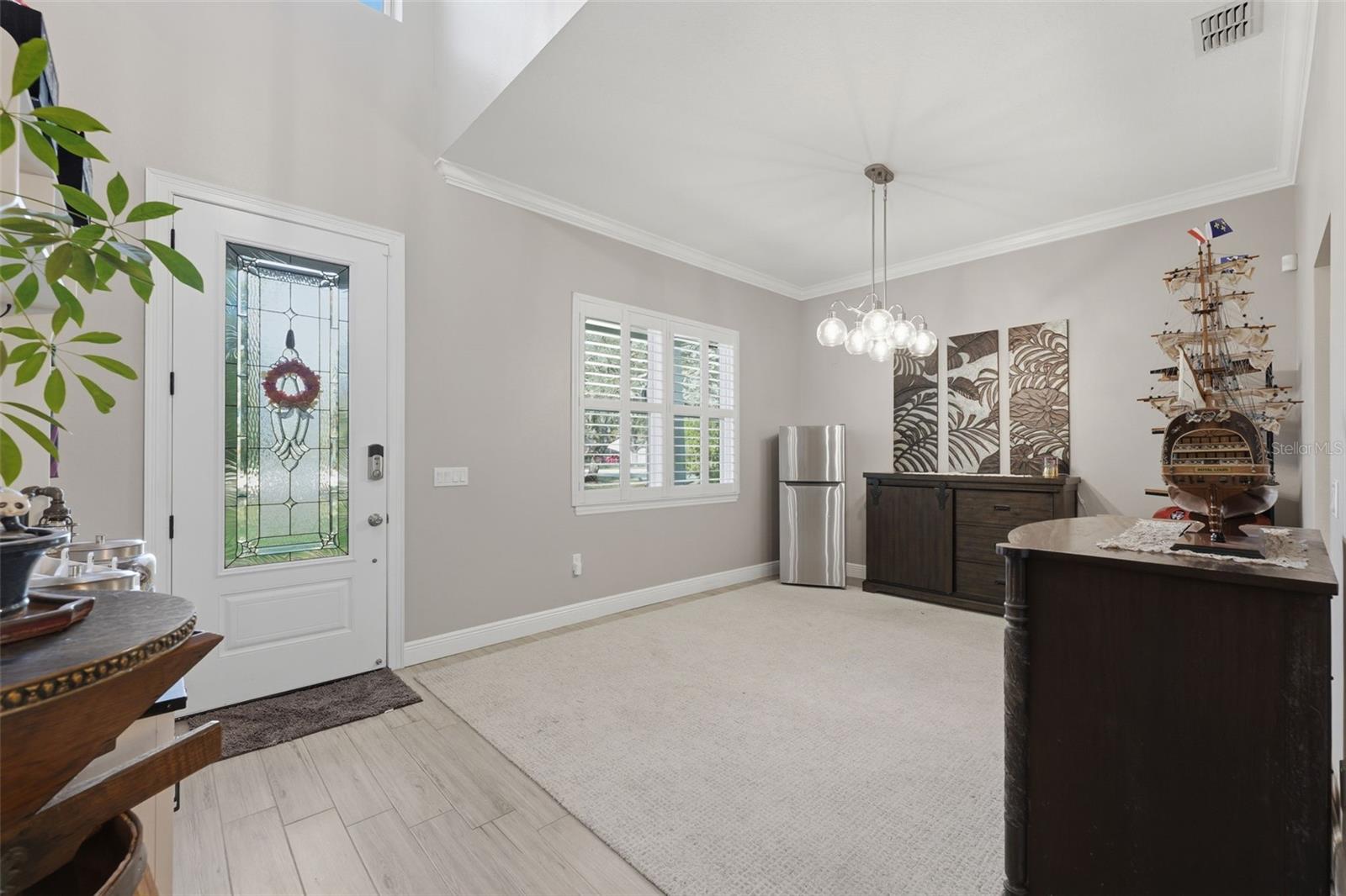 Foyer/Formal Dining Room