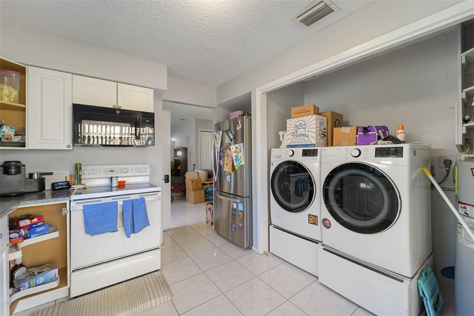 Kitchen/Laundry Area