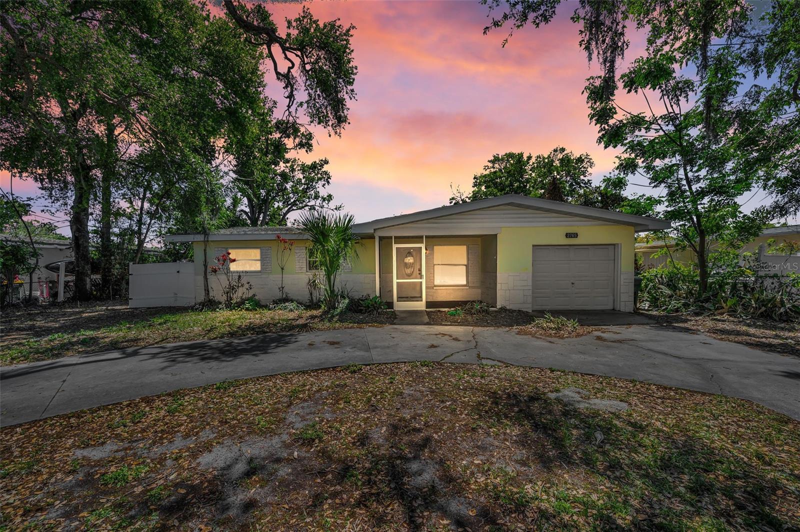 Located just minutes from shopping, dining, parks, top-rated schools, and Clearwater’s breathtaking beaches.