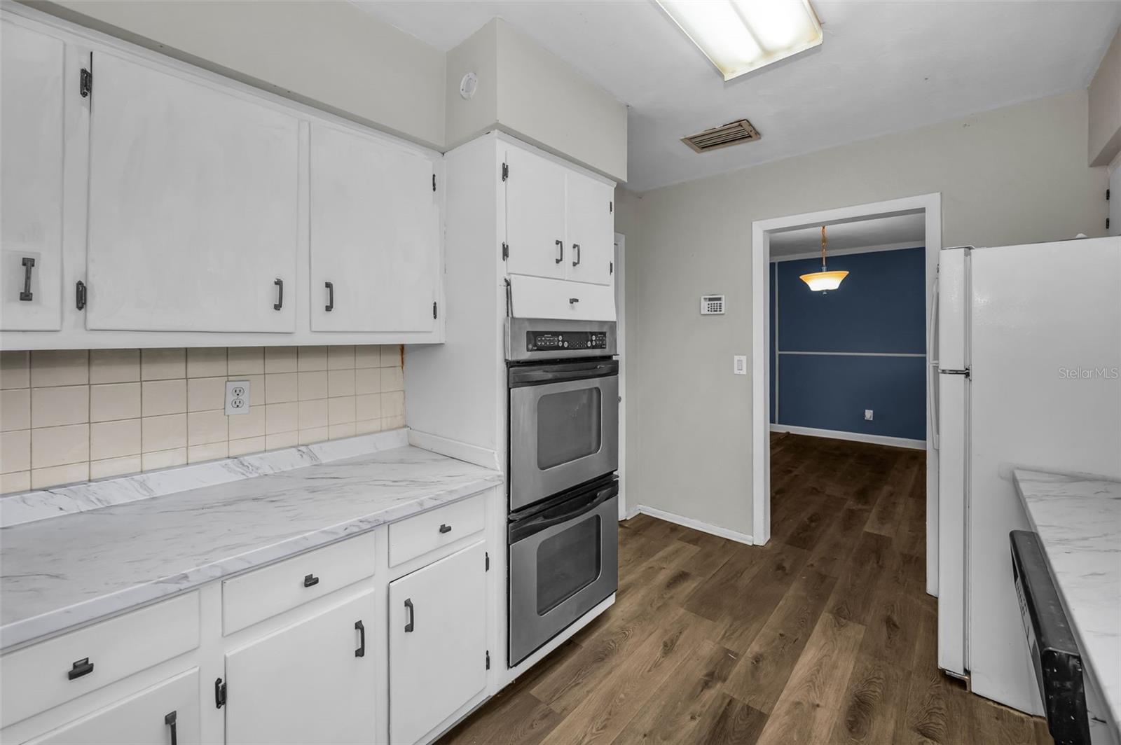 Stovetop with built in double oven.