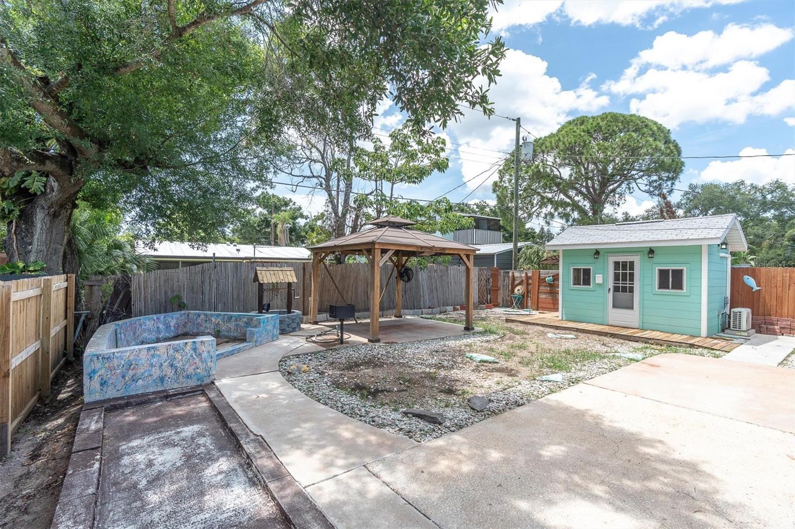 ample room for gardening, pets, play, entertaining, or simply creating and njoying your own private outdoor retreat.