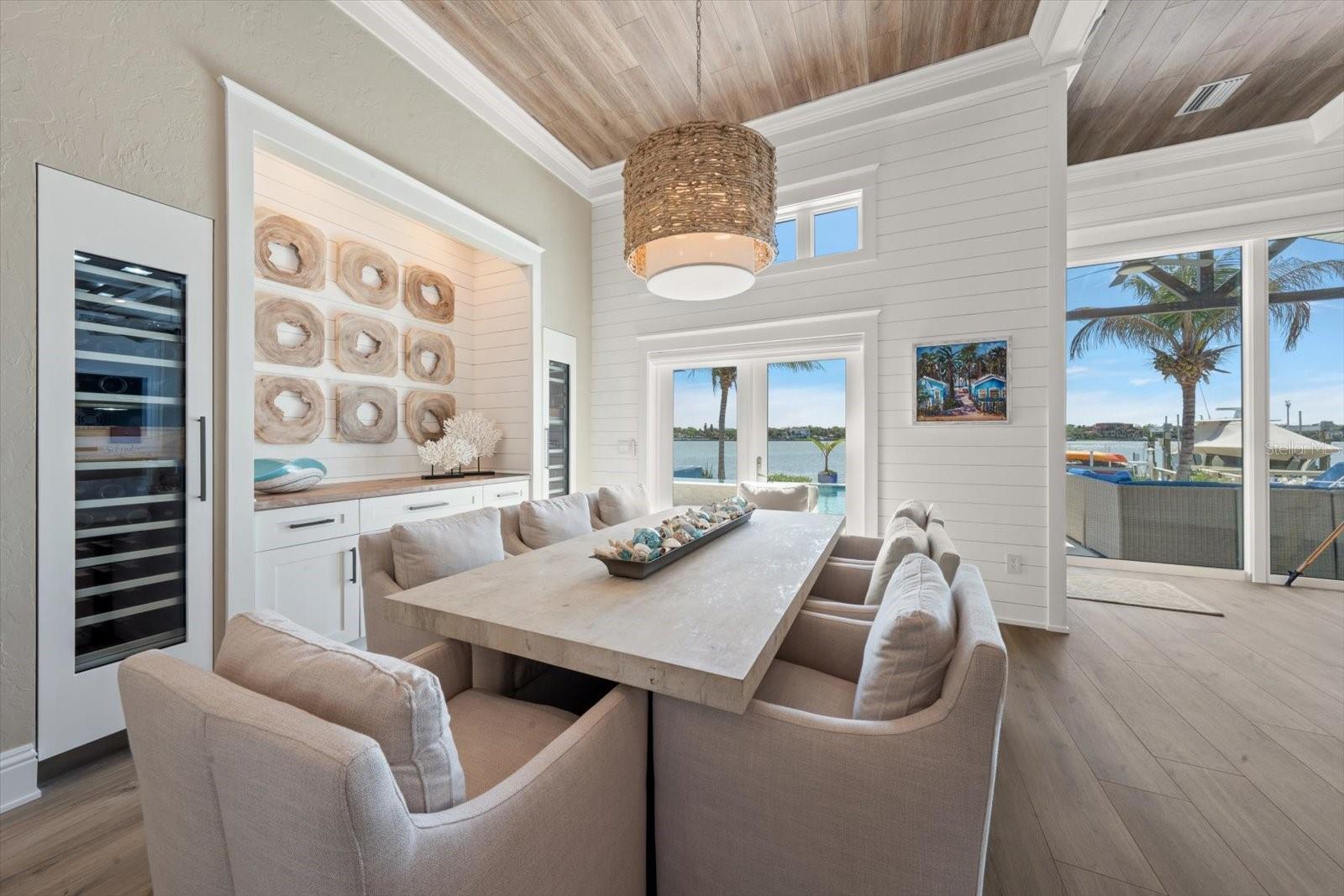 DINING WITH CUSTOM BAR!