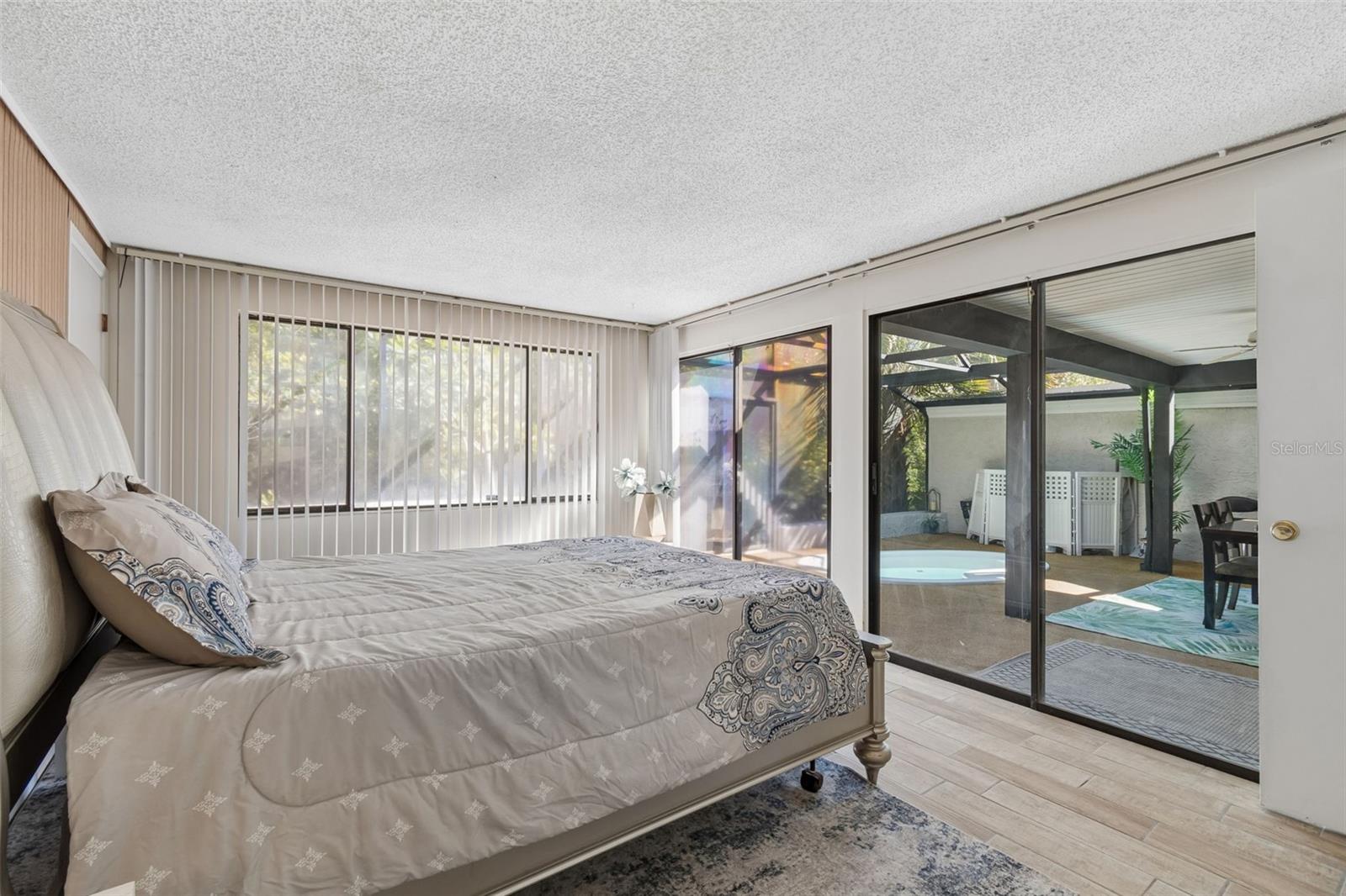 Views of Spool and Lanai