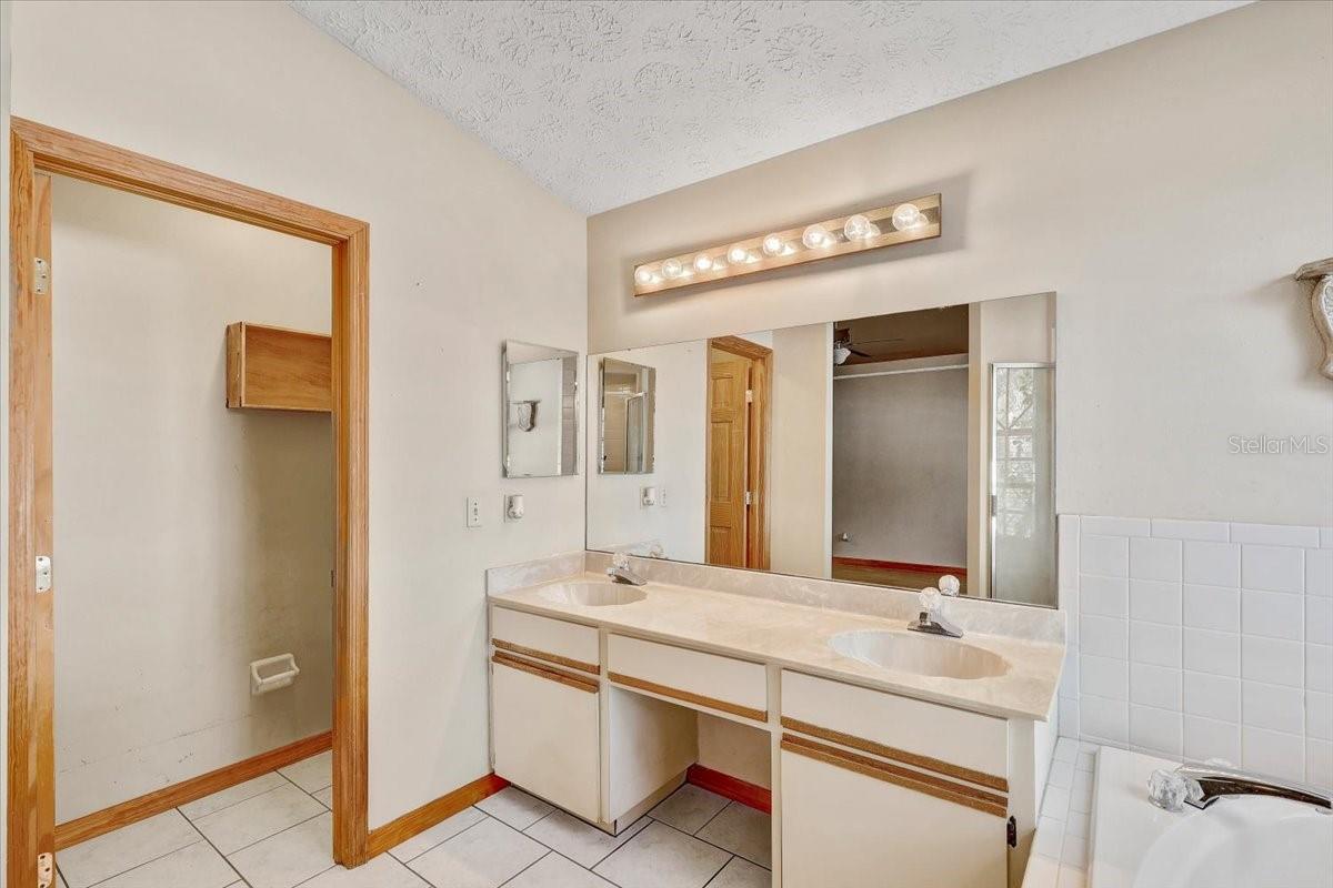 Primary En-suite bathroom 1