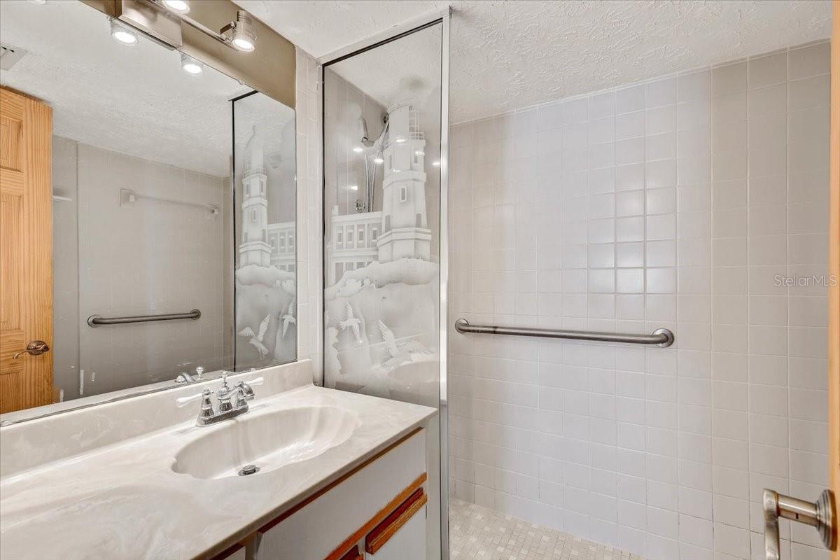 Main floor guest bath 2