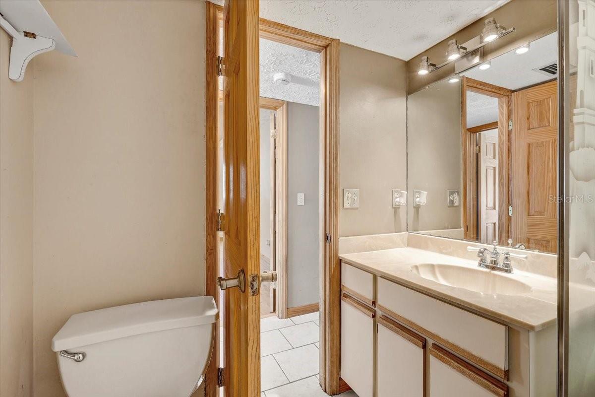 Main floor guest bath 2