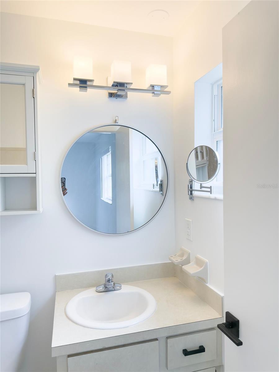 Owner's en-suite bath