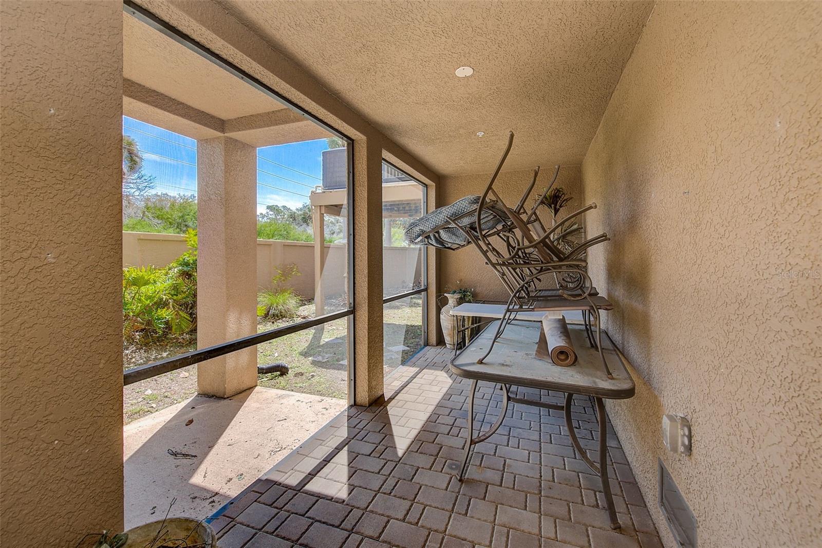 1ST LEVEL COVERED PATIO & SCREEN LANAI