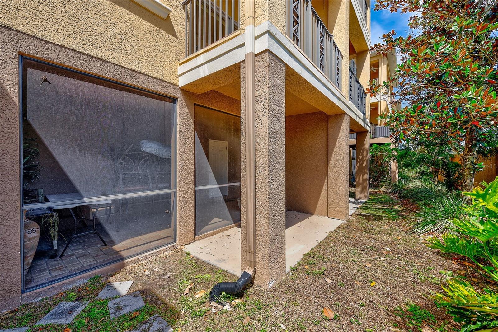 1ST LEVEL COVERED PATIO & SCREEN LANAI