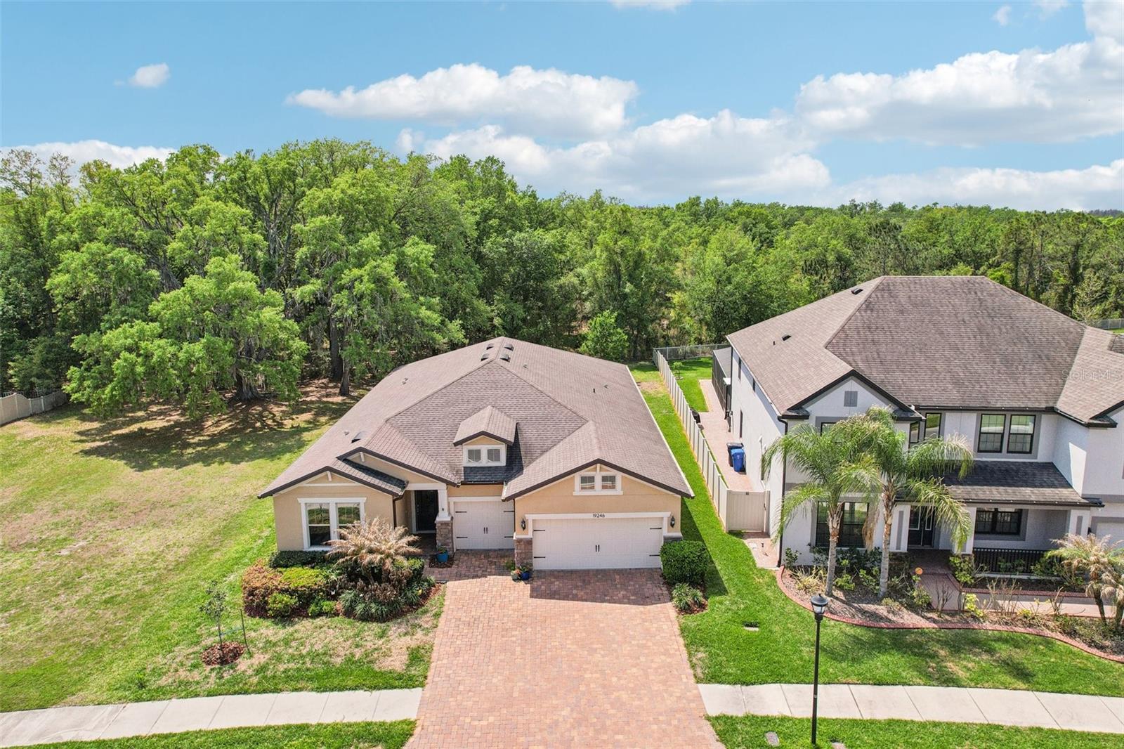 No neighbors to the right!!