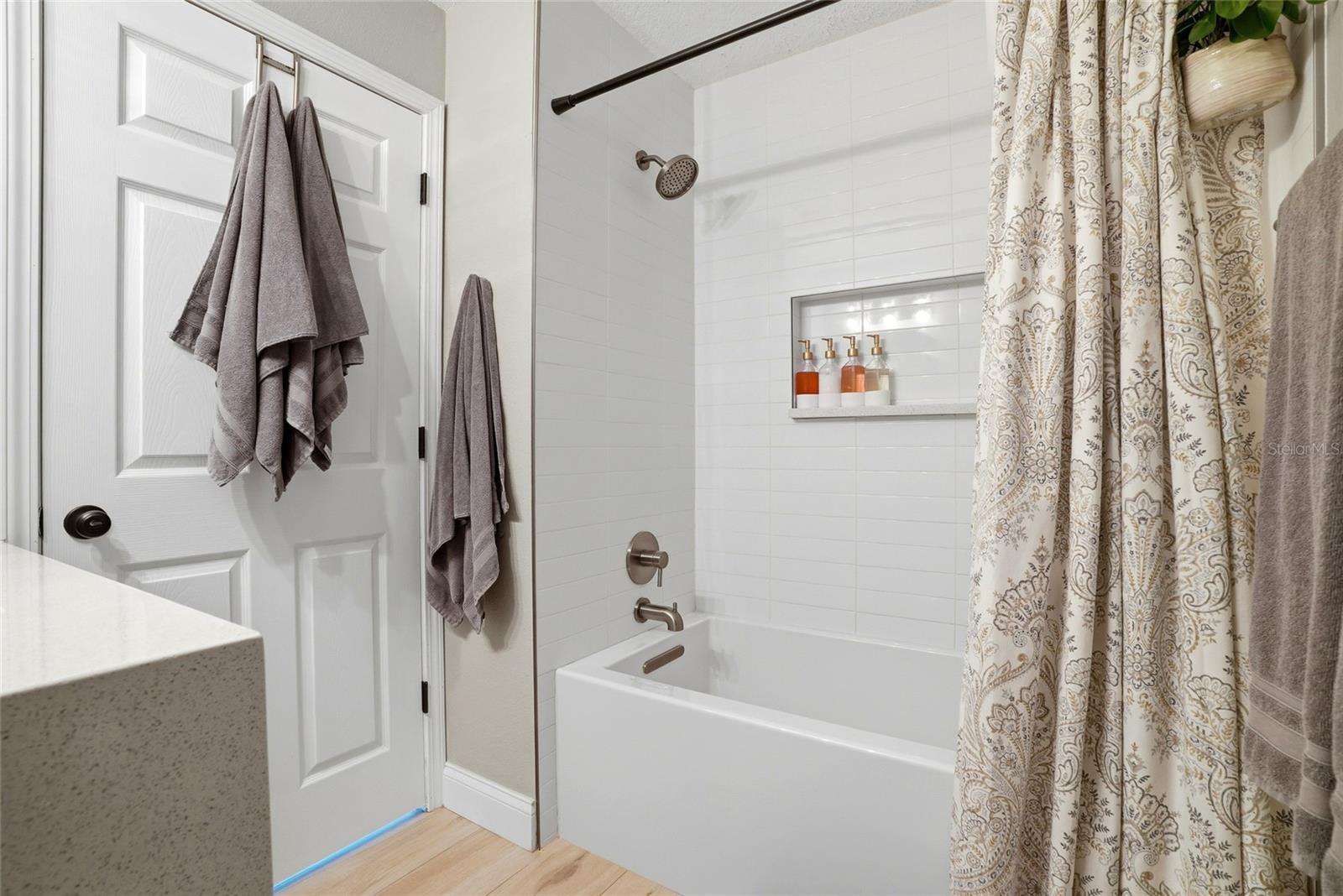 Main Bathroom - Soaker Tub