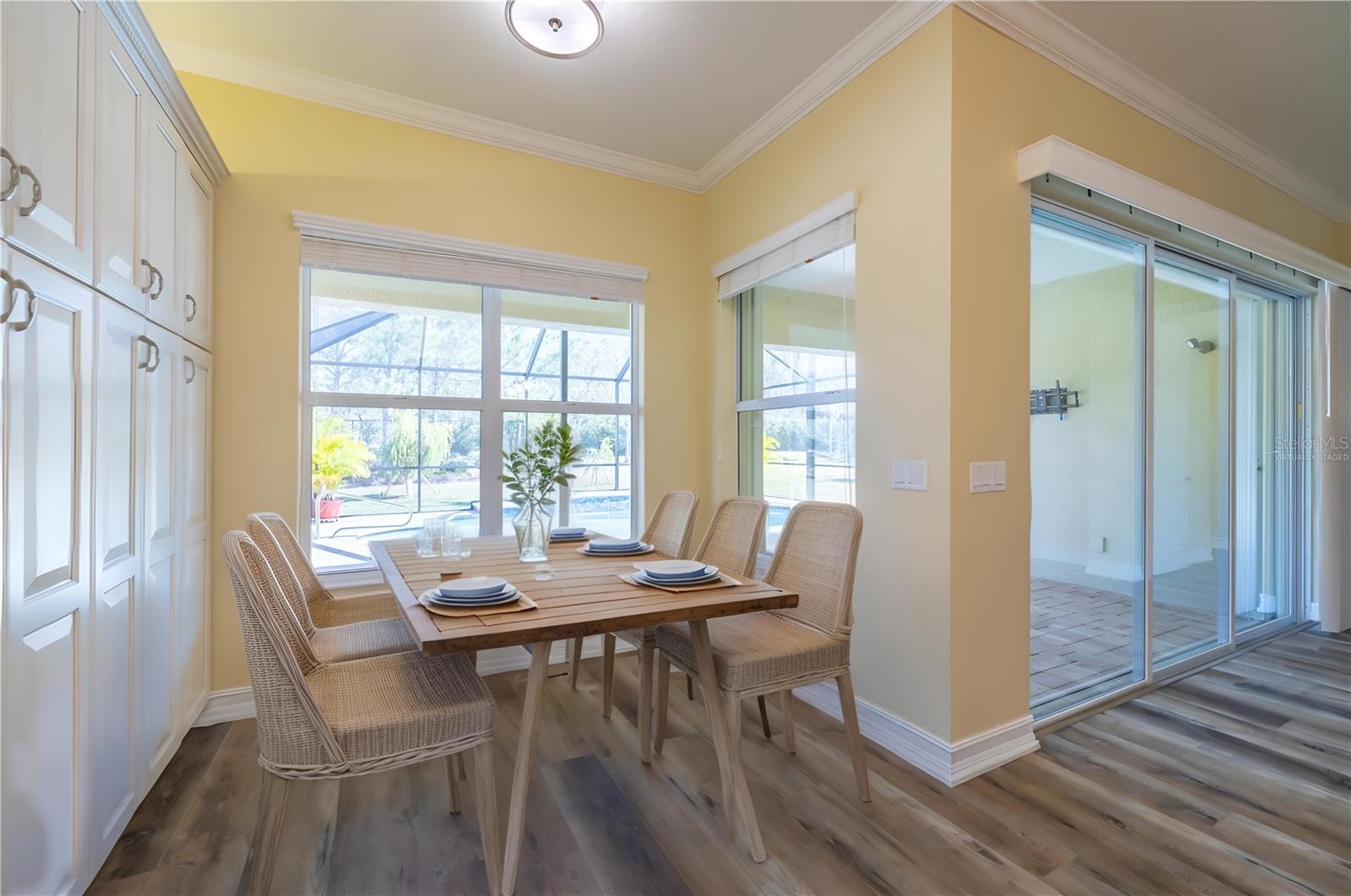 Virtually staged Dinette