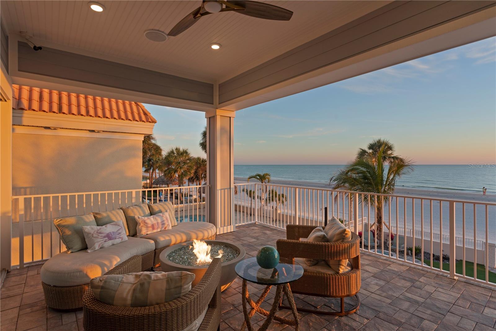 The constant changing color of the evening skies is just mezmerizing.