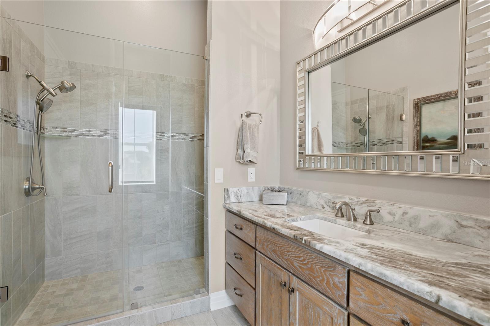 Guest Suite en suite bath