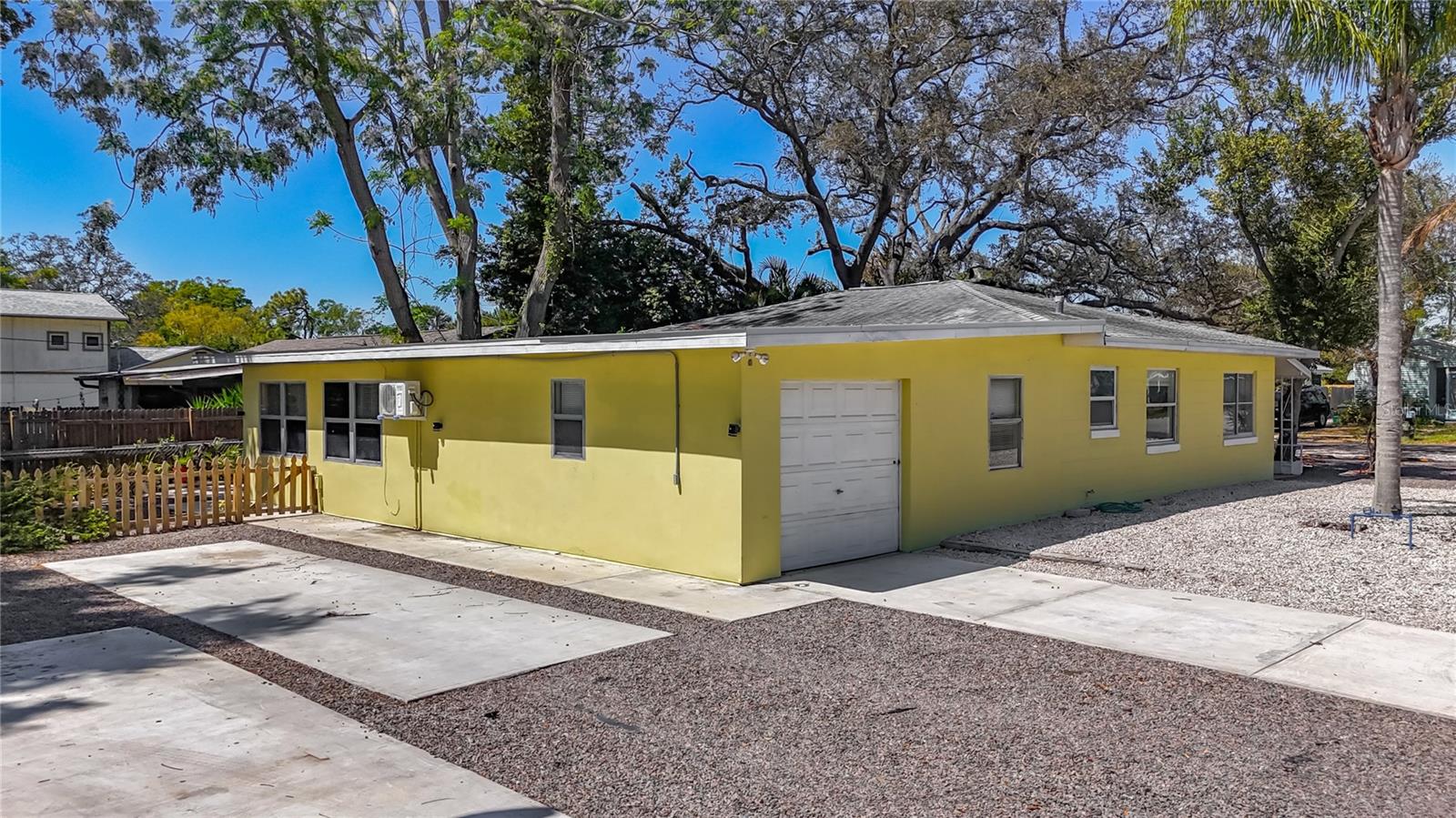 Entrance to Mother-in-law is in the back.