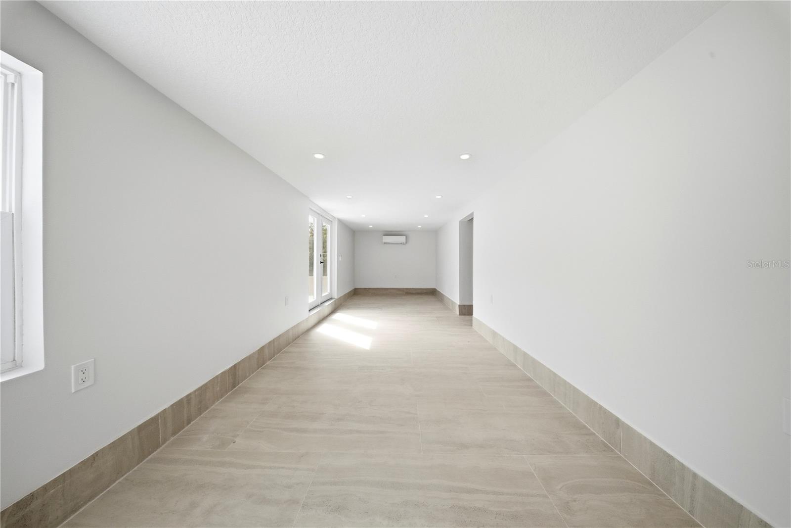 1st Floor - Poolside