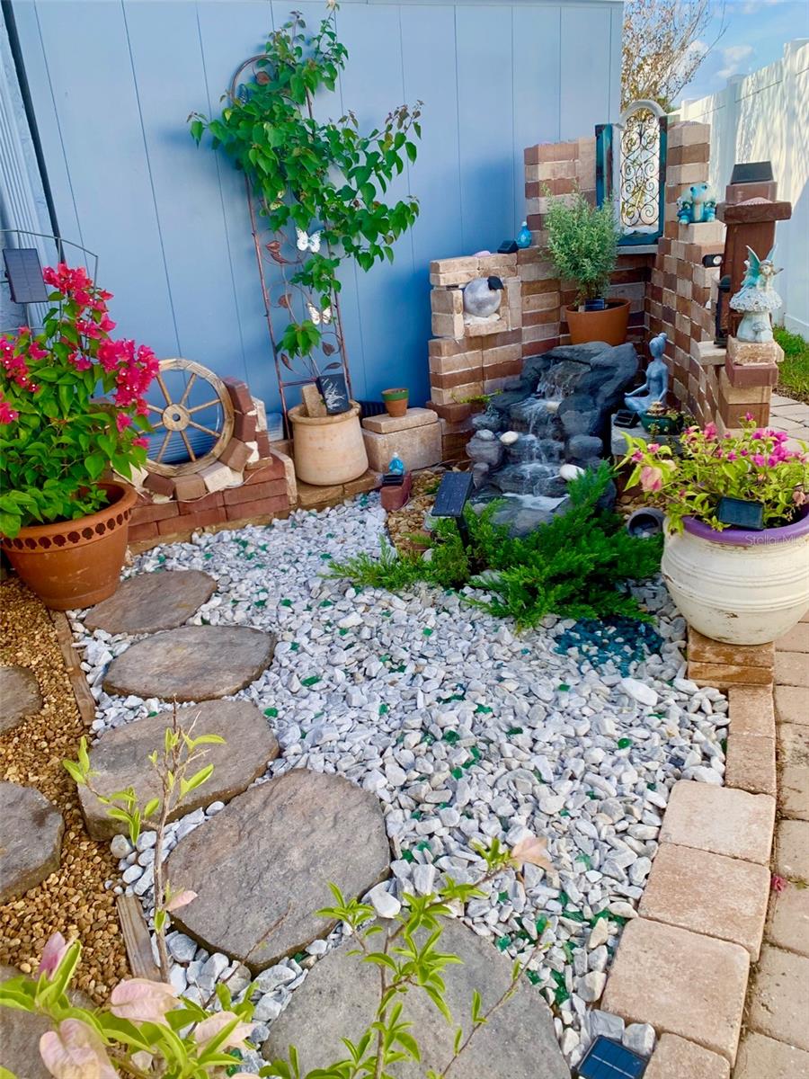 Garden-water fountain