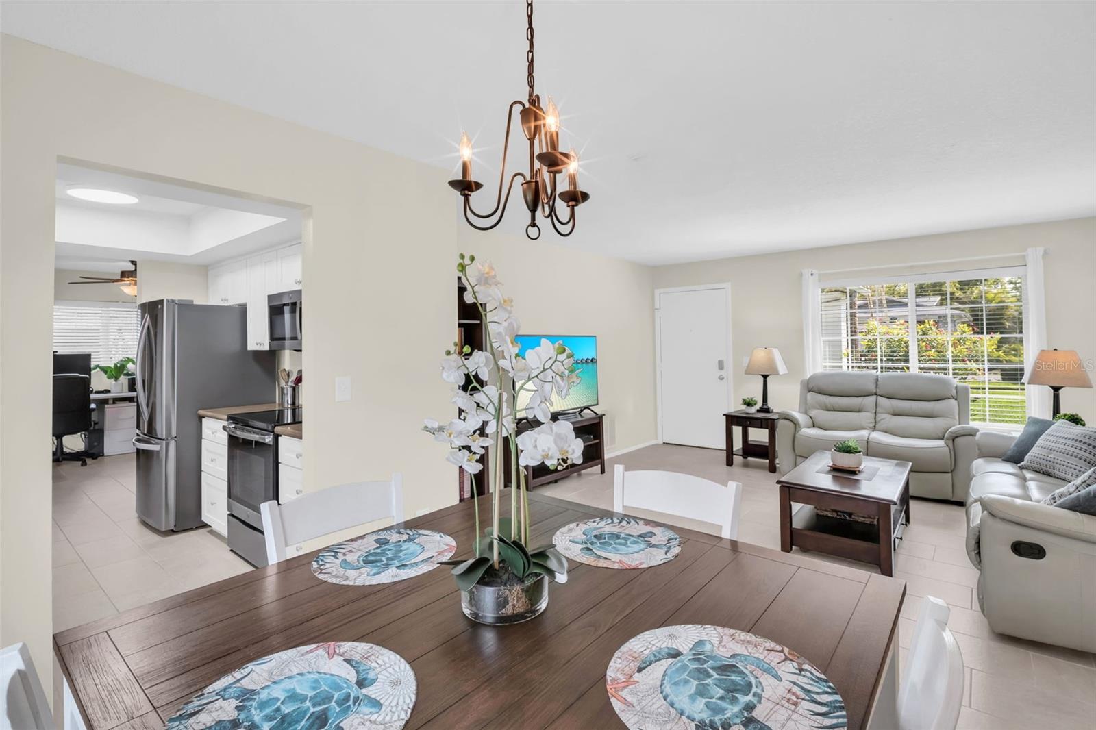 You'll appreciate the efficient space planning & flow of this house~