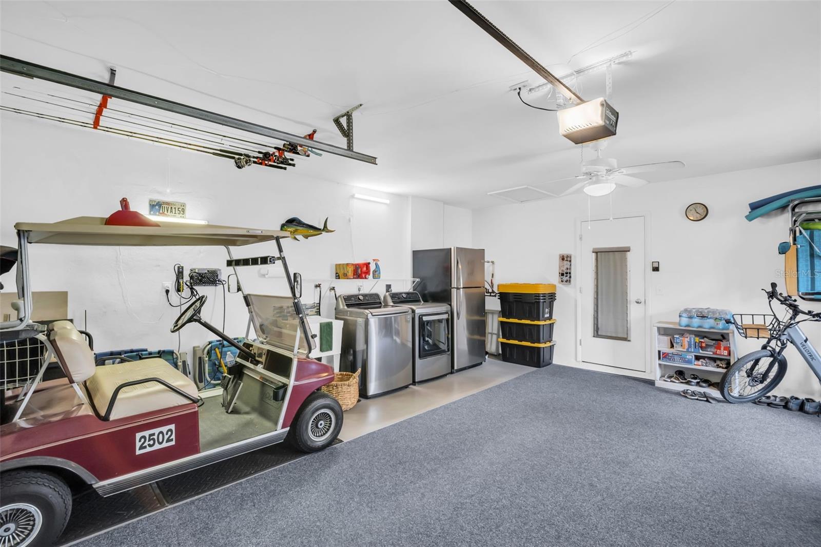 A peak into the wide garage~